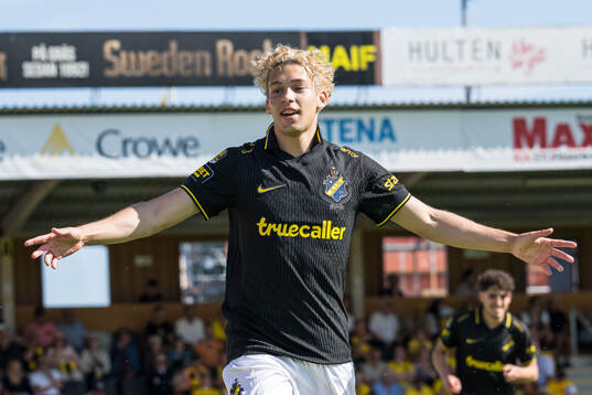 AIKs Victor Goncalves Andersson jublar