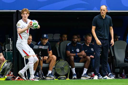 Anthony Gordon and Head coach Thomas Tuchel of England