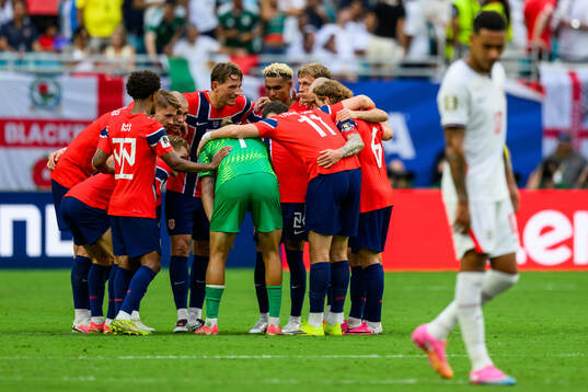 Players of Norway gather