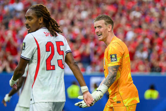 Djed Spence and goalkeeper Jordan Pickford of England