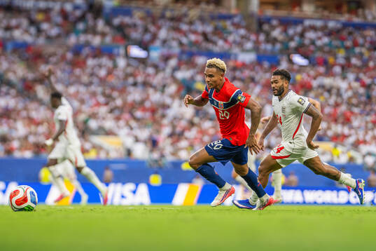 Antonio Nusa of Norway and Reece James of England