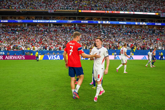 Alexander Sørloth of Norway and Elliot Anderson of England