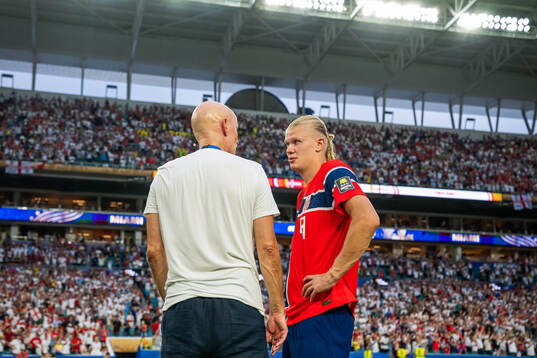 Head coach Ståle Solbakken and Erling Braut Haaland of