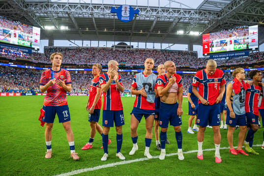 Kristian Thorstvedt, Thelo Aasgaard and players of Norway