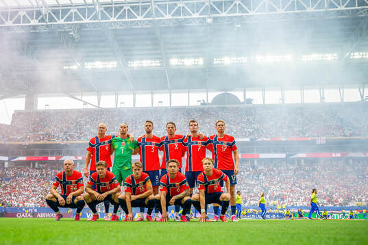 The starting eleven of Norway pose for a team photo