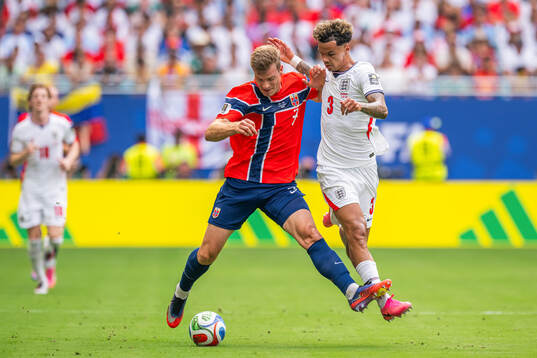 Alexander Sørloth of Norway and Nico O'Reilly of England
