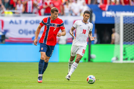 Alexander Sørloth of Norway and Jude Bellingham of England
