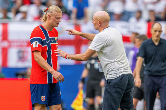 Erling Braut Haaland and head coach Ståle Solbakken of