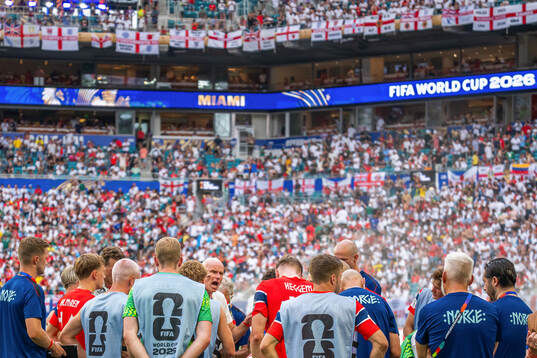 Head coach Ståle Solbakken of Norway talks to players and