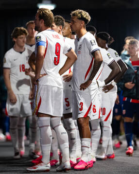 Harry Kane, Nico O'Reilly and players of England