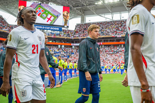 Eberechi Eze of England and Jens Petter Hauge of Norway