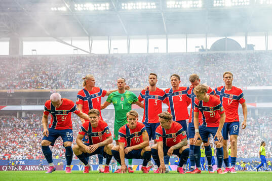 Martin Ødegaard and players of Norway
