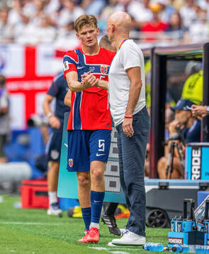 David Møller Wolfe and head coach Ståle Solbakken of
