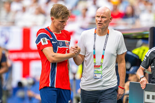 David Møller Wolfe and head coach Ståle Solbakken of