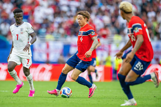 Bukayo Saka of England and Patrick Berg of Norway