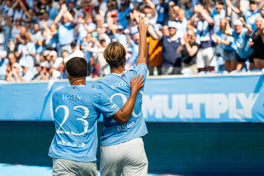 Malmö FFs Noah Åstrand John och Erik Botheim jublar