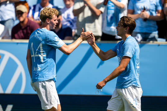Malmö FFs Malte Frejd Pålsson och Oscar Sjöstrand jublar