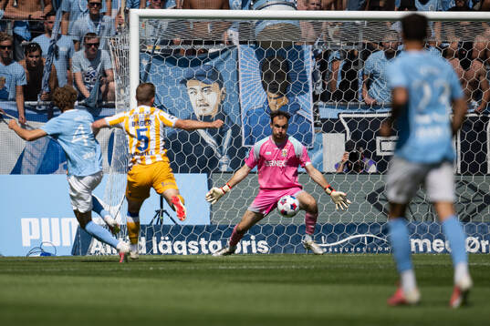 Malmö FFs Anton Höög och IFK Göteborgs målvakt Elis
