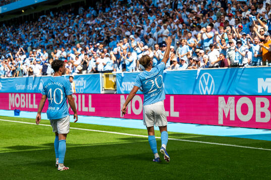 Malmö FFs Erik Botheim och Kenan Busuladzic jublar