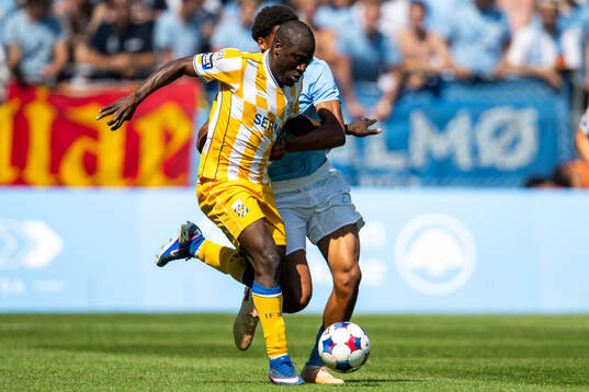 Malmö FFs Theodor Lundbergh och IFK Göteborgs Saidou