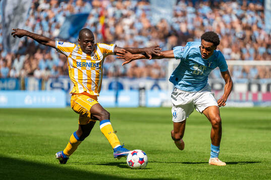Malmö FFs Theodor Lundbergh mot IFK Göteborgs Saidou