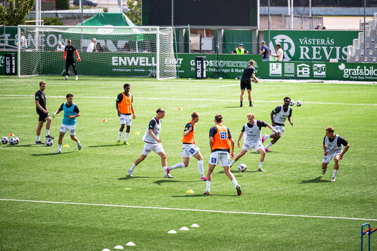 Västerås spelare värmer upp