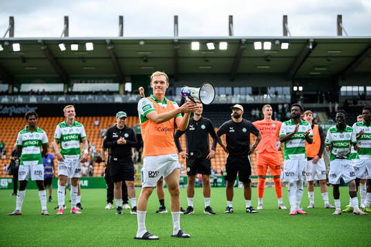 Västerås Marcus Baggesen jublar med lagkamrater