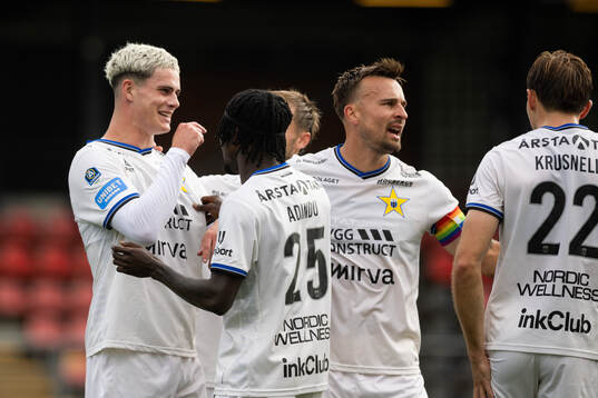 Sirius Robbie Ure jublar med lagkamraterna