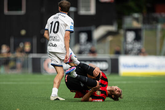 Brommapojkarnas Lukas Björklund har ont