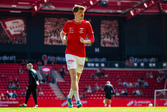 Thore Pedersen of Brann warms up