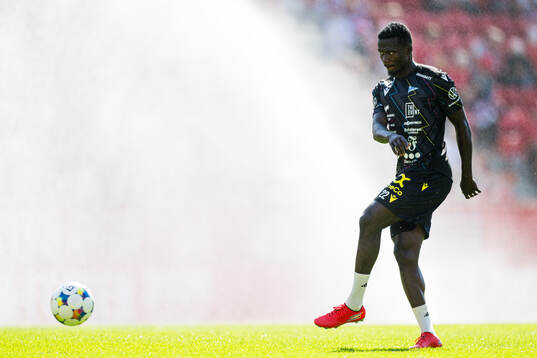 James Ampofo of Start warms up