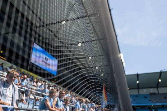 Skyddsnät framför ståplats