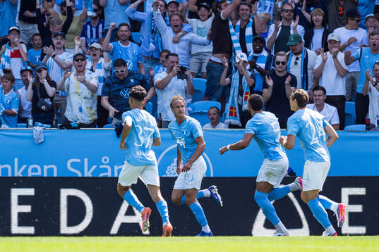 Malmö FFs Andrej Djuric jublar med lagkamraterna