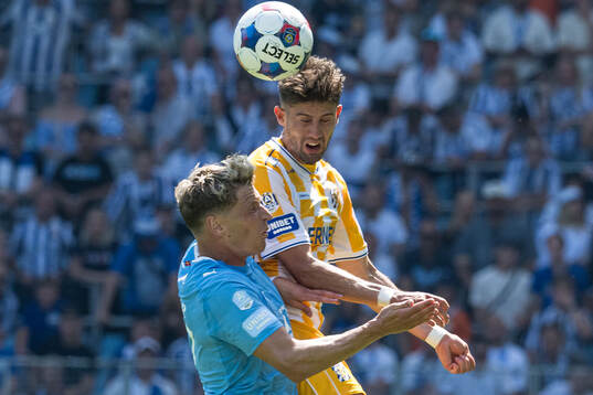 Malmö FFs Jens Stryger Larsen och IFK Göteborgs Ramon