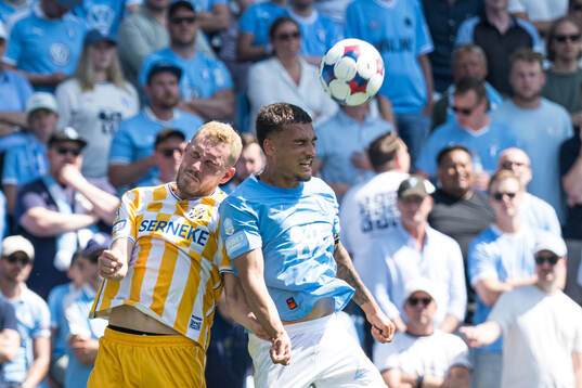 IFK Göteborgs Adam Bergmark Wiberg och Malmö FFs Noah