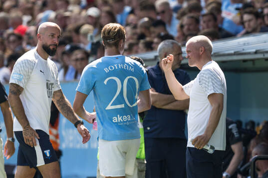 Malmö FFs tränare Guillermo Molins, Erik Botheim och
