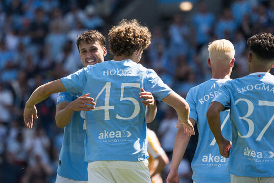 Malmö FFs Kenan Busuladzic och Anton Höög jublar