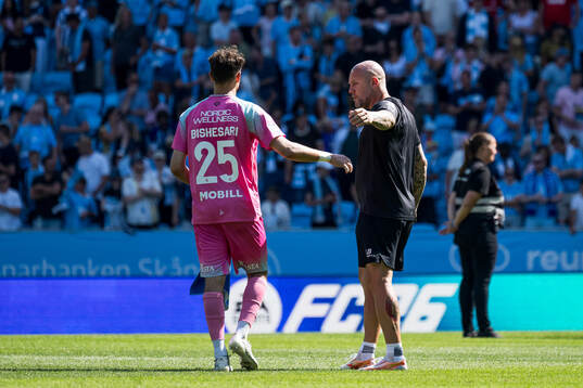 IFK Göteborgs målvakt Elis Bishesari och tränare Lee