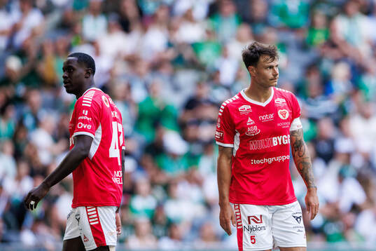 Kalmars Aboubacar Keita och Melker Hallberg deppar