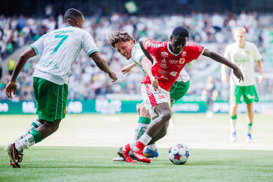 Kalmars Charles Sagoe Jr och Hammarbys Noah Persson