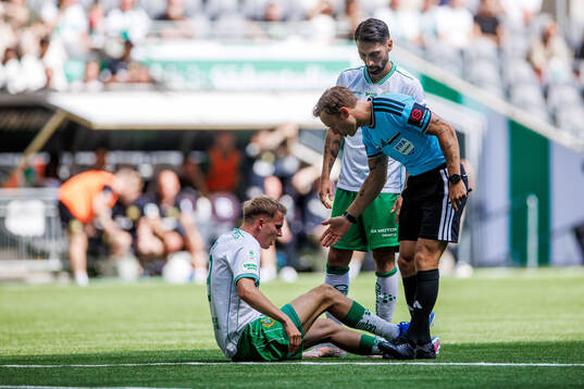 Hammarbys Victor Lind har ont