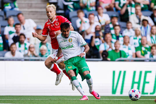 Kalmars Victor Larsson och Hammarbys Montader Madjed