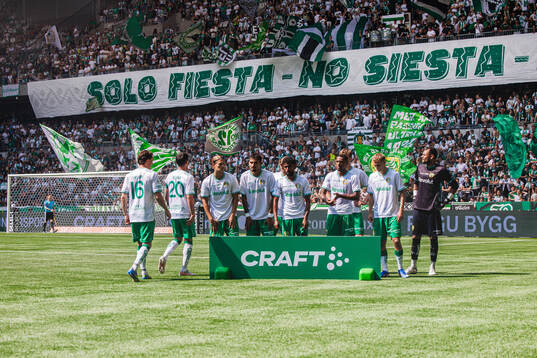 Hammarbys spelare samlas för en lagbild