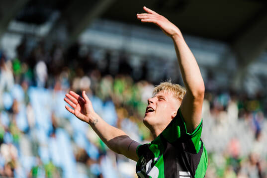 GAIS Robert Frosti Thorkelsson jublar