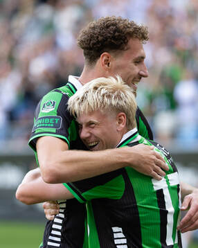 GAIS Robert Frosti Thorkelsson jublar ihop med Anes