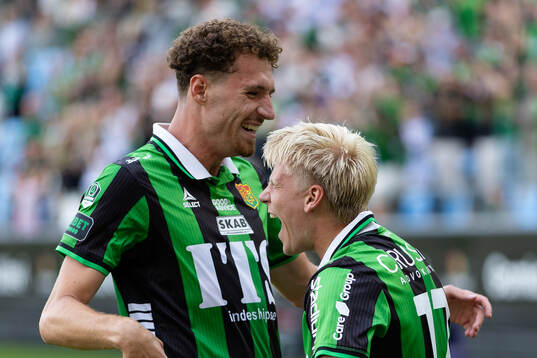 GAIS Robert Frosti Thorkelsson jublar ihop med Anes