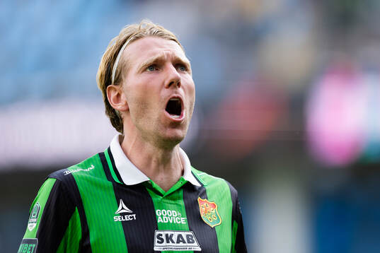 GAIS August Wängberg håller i segersång framför klacken