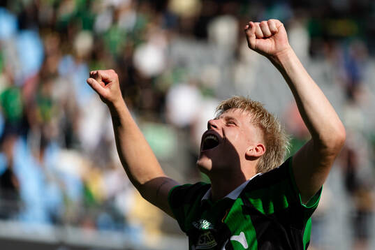 GAIS Robert Frosti Thorkelsson jublar