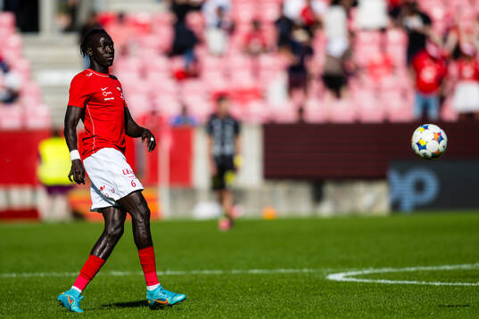Cheikh Mbacke Diop of Brann warms up