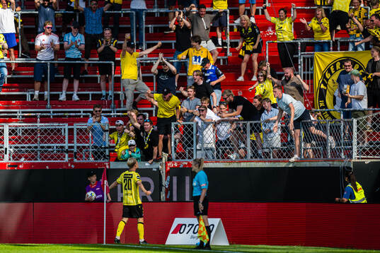 Håkon Holmefjord Lorentzen of Start celebrates